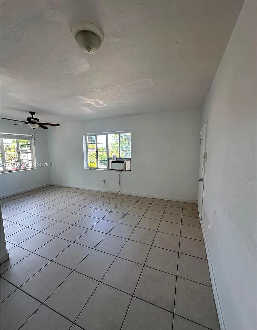 Winds Of Nobe Condo — Photo 4