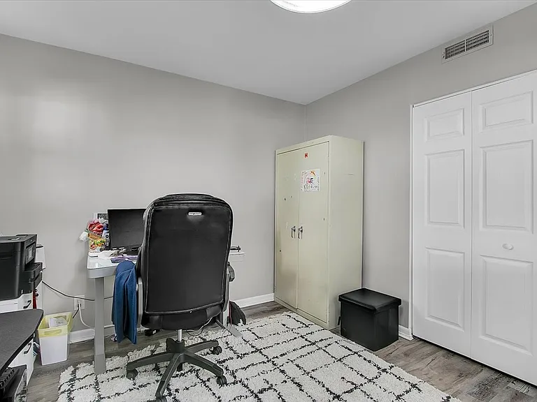 2080 Maplewood Cir — Photo 33