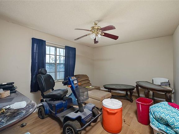 3rd image of 301 E Stubbs St