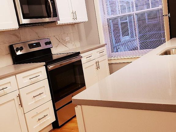 4th image of 4520 N Malden St #114