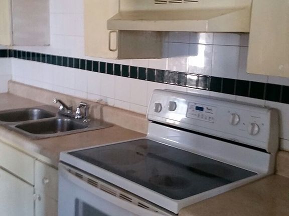 5th image of 729 Green St