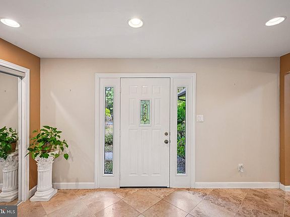 5th image of 39 Oakwood Dr