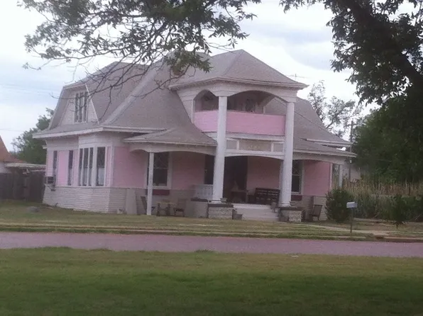 401 W 7th St, Quanah, TX 79252