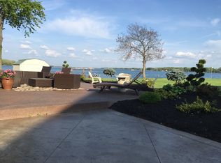 9311 Rivershore Dr, Niagara Falls, NY 14304