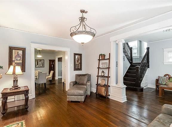 3rd image of 2909 E 29th St