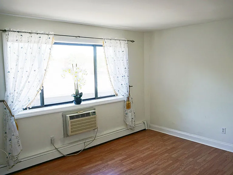 41 Walnut St #44 — Photo 10