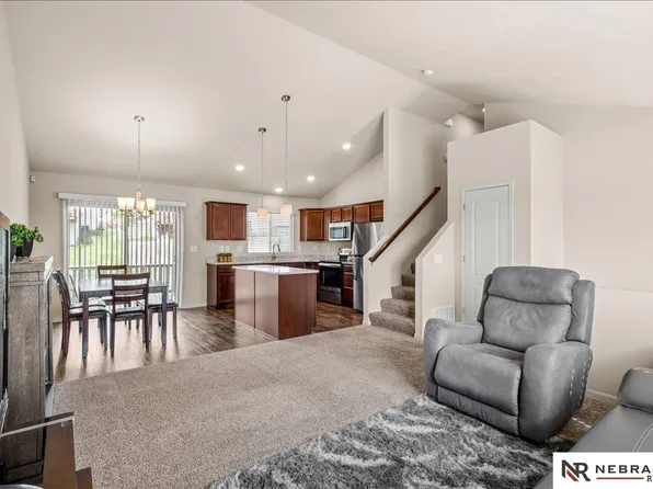 8414 Baker St, Omaha, NE 68122