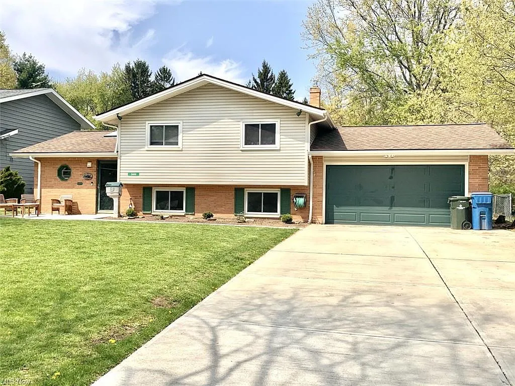 5448 Berkshire Dr photo 1