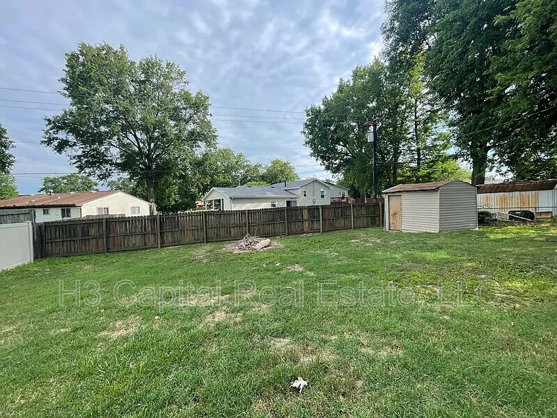 205 Avalon Dr photo 1