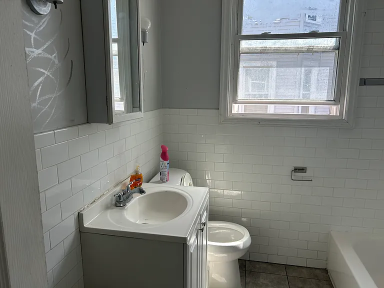 35 Wayne Ave #1 — Photo 16
