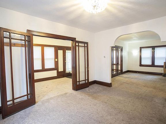 5th image of 129 N 2ND AVENUE