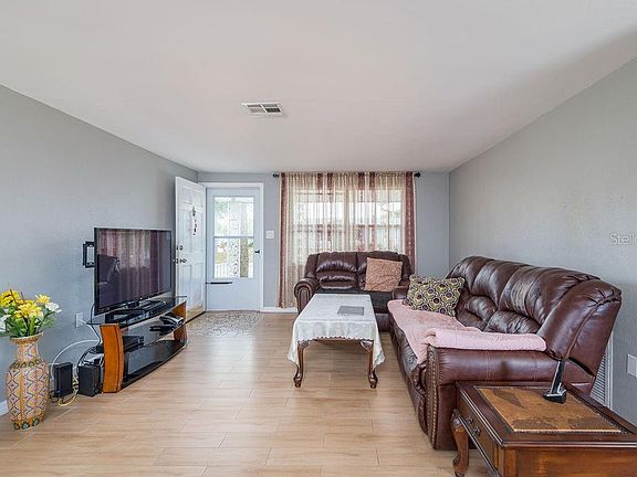 5th image of 3709 Holiday Lake Dr