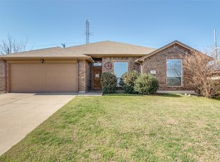 9209 Hunters Ct, White Settlement, TX 76108