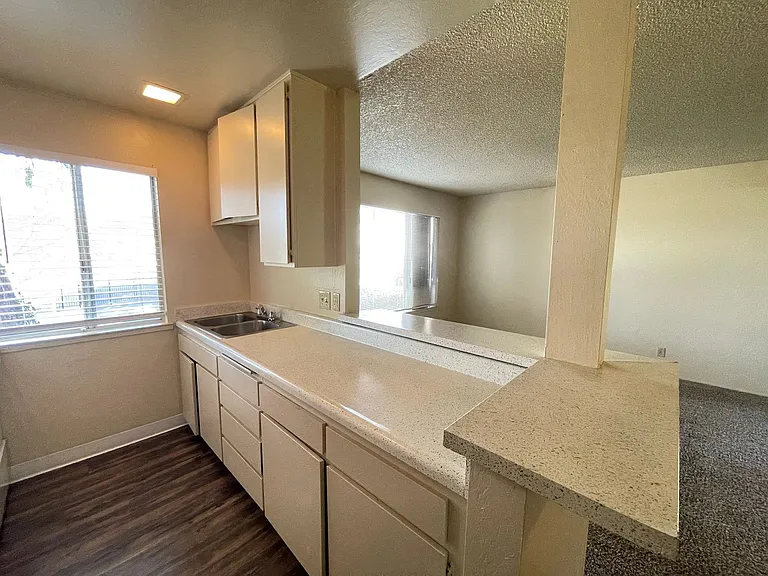 Sharis Apartments — Photo 22