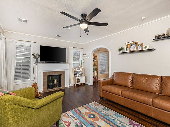 3rd image of 1728 Bluebonnet Dr