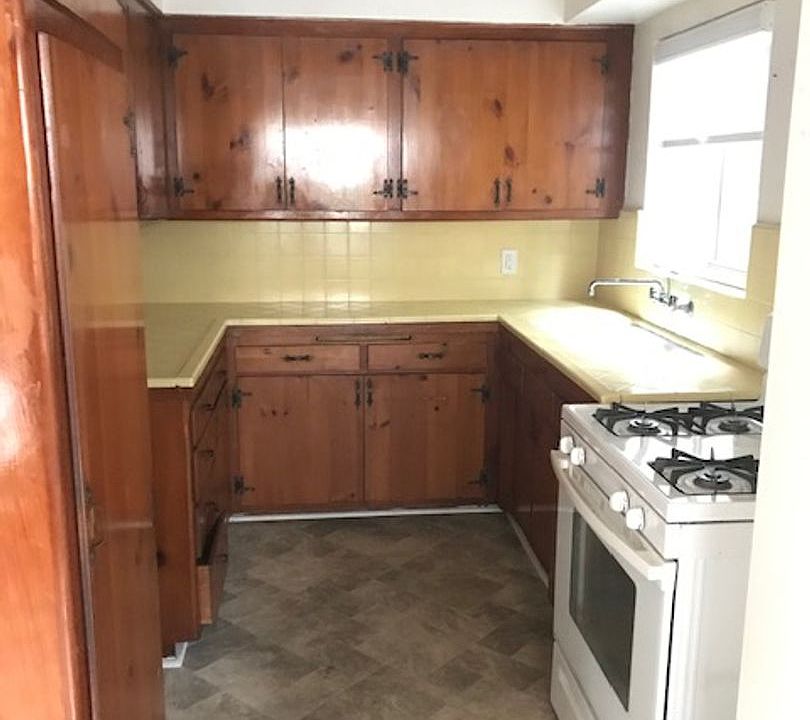 2nd image of 637 Glenneyre St APT B