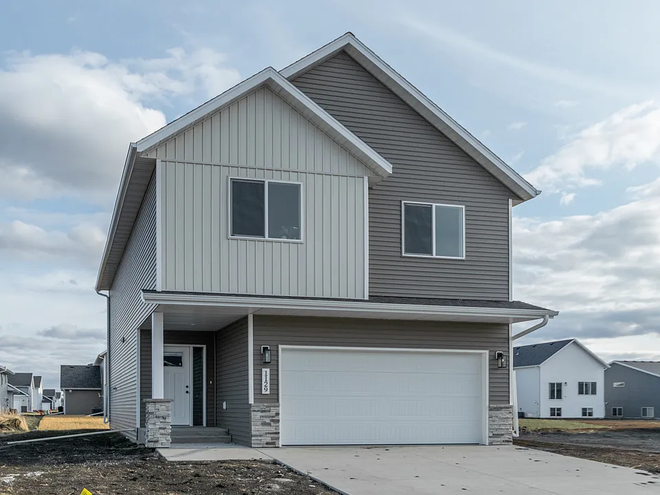 1129 Jill Dr W