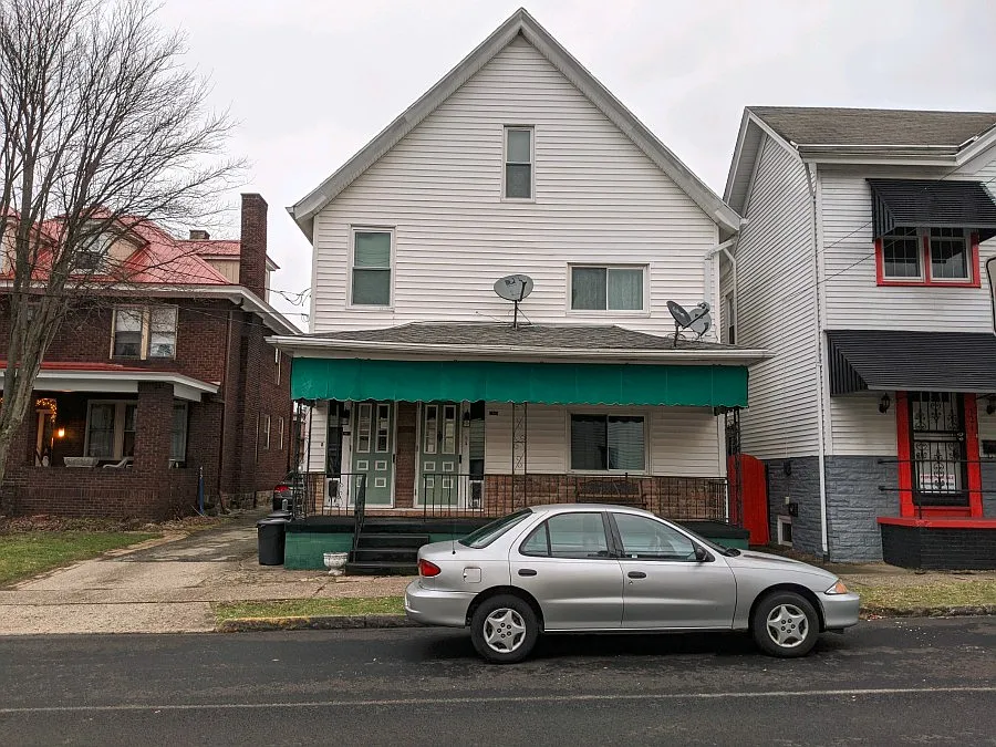 419 Front St photo 1