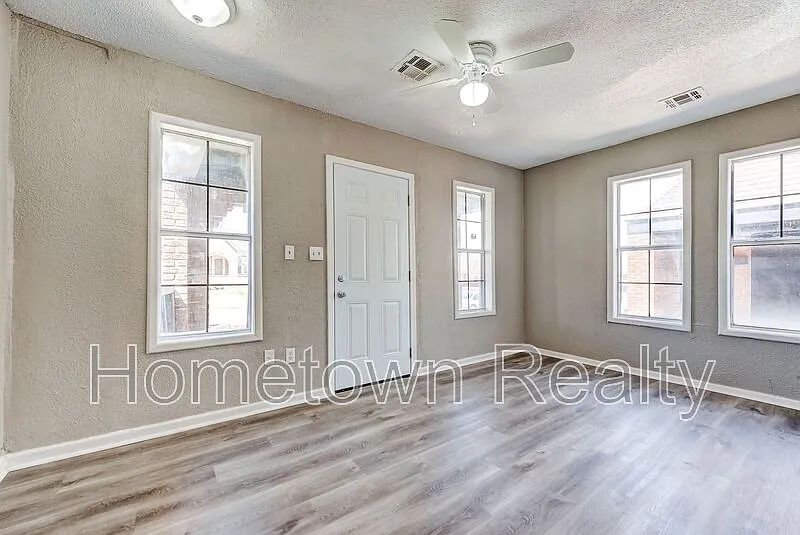 2 bed, 1.0 bath, 687 sqft, $595 — Photo 3