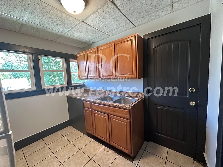 2403-2 E Main St #E — Photo 2