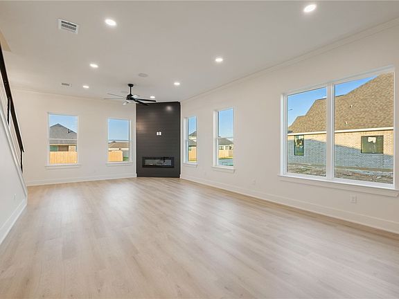 3rd image of 4008 Etonbury Ave