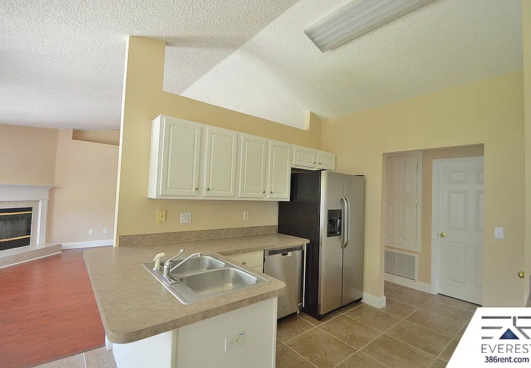 30 Lancelot Dr — Photo 13