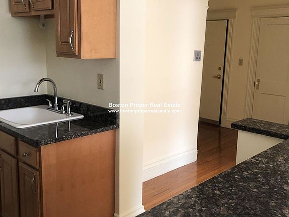 28 Queensberry St. #2 Boston - Fenway Unit Photo 3 (1)