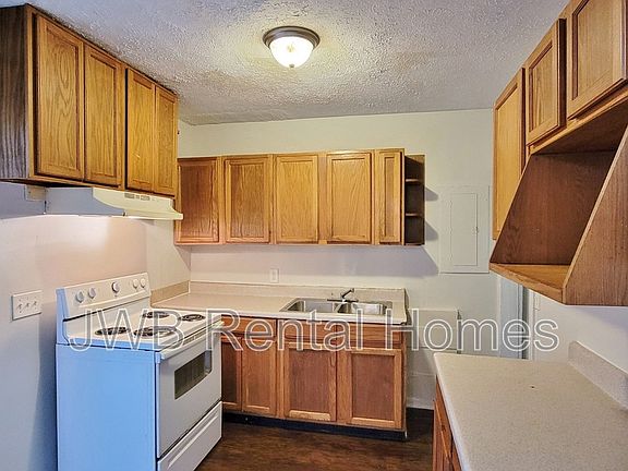 3rd image of 524 E 58th St