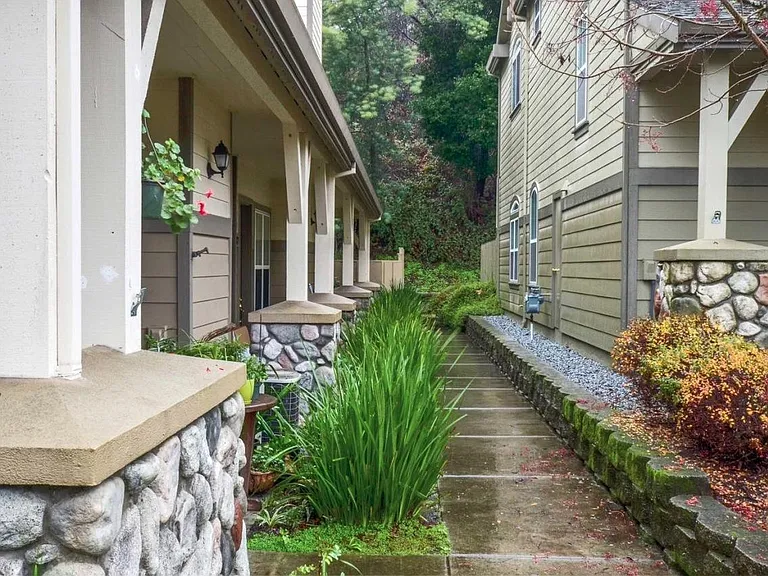 Flora Ln — Photo 18