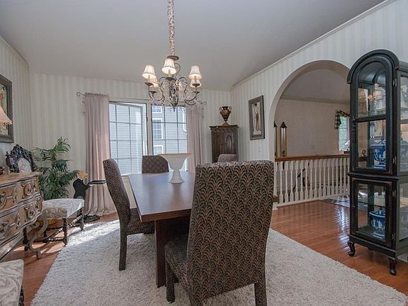 5th image of 3833 Retreat Dr