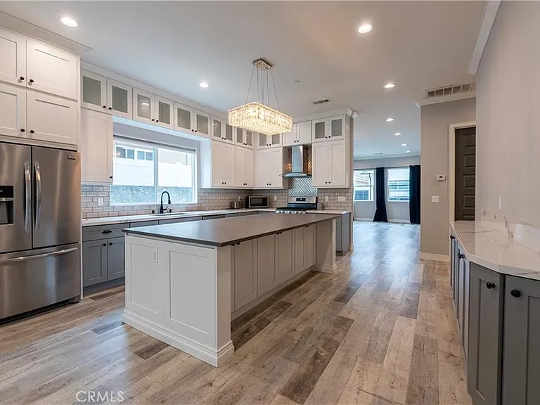 6940 Peach Ave — Photo 15