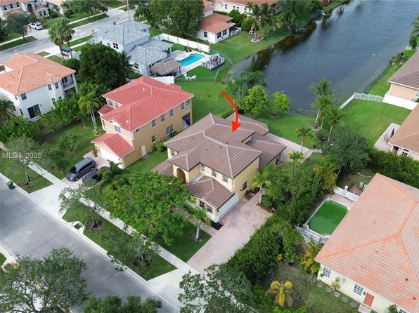 1247 NW 165th Ave