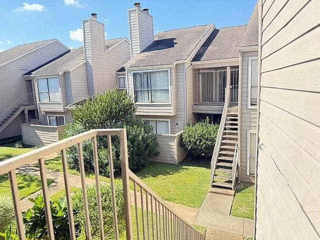 1 bed, 1.0 bath, 835 sqft, $1,300 — Photo 3
