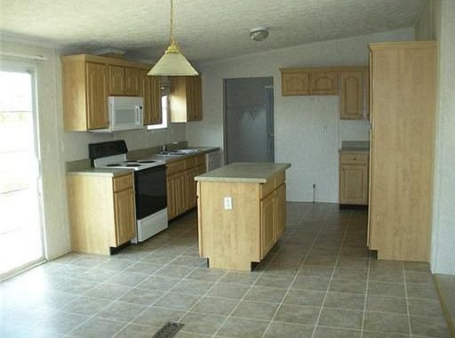 5th image of 20129 Elmwood Dr
