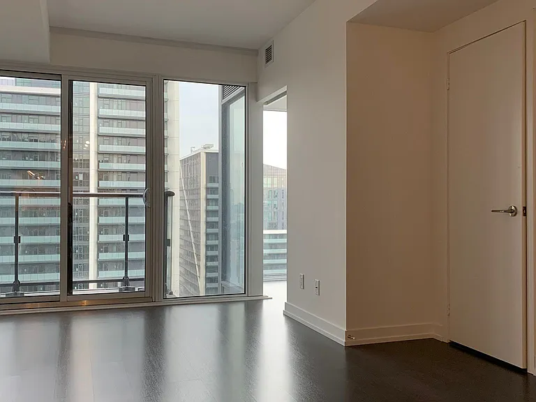 19 Western Battery Rd #3105 — Photo 2