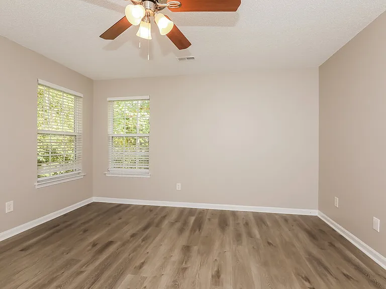 11926 Stewarts Crossing Dr — Photo 10