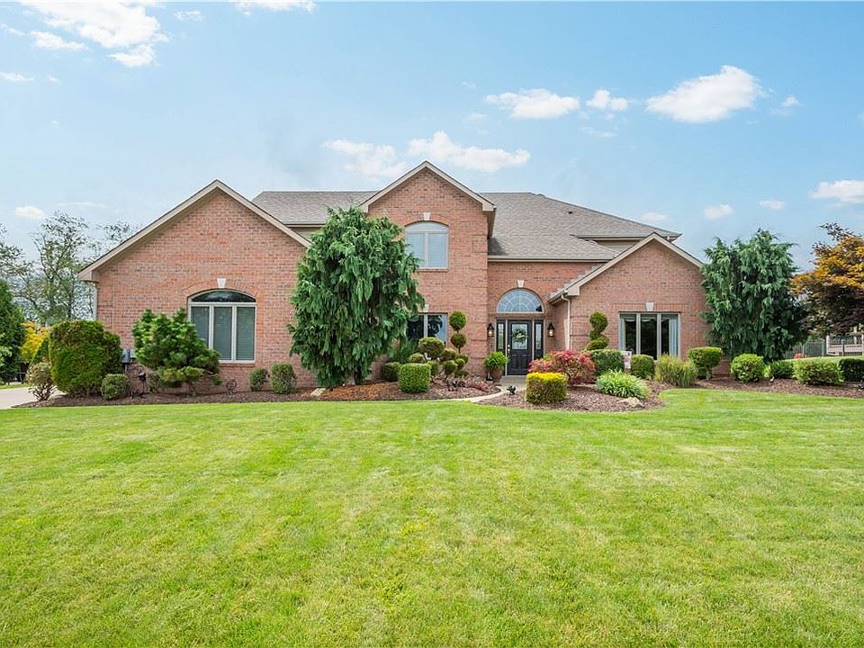 1st image of 203 Farmington Dr