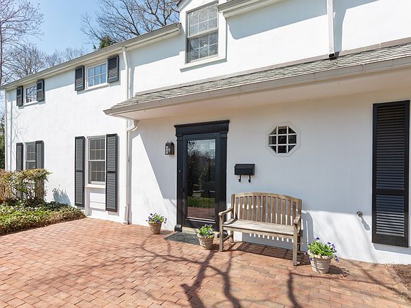 3rd image of 617 W Mermaid Ln