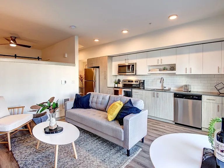 Midtown 64 Apartments — Photo 12
