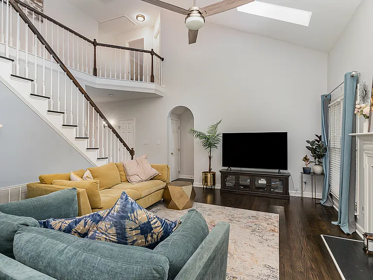 203 Brook Creek Dr — Photo 19
