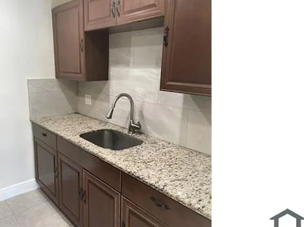 1315 Gateway Dr, Lantana, FL 33462