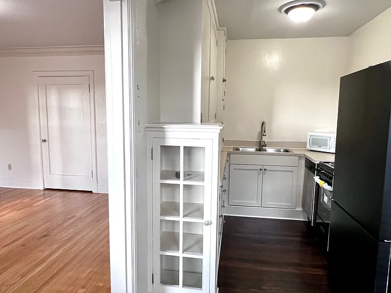 Stanford Apartments — Photo 9