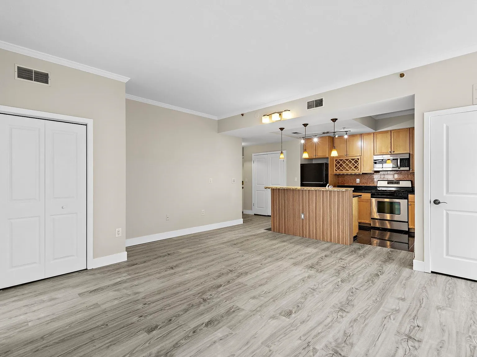 610 Newark St — Photo 2