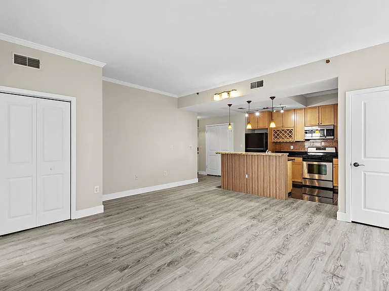 610 Newark St #4E — Photo 2