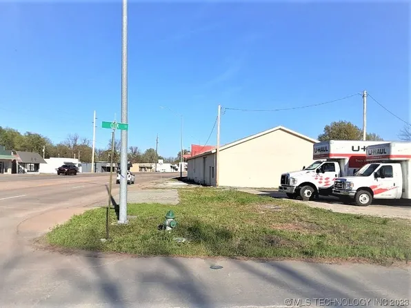 450 W Graham Ave, Pryor, OK 74361