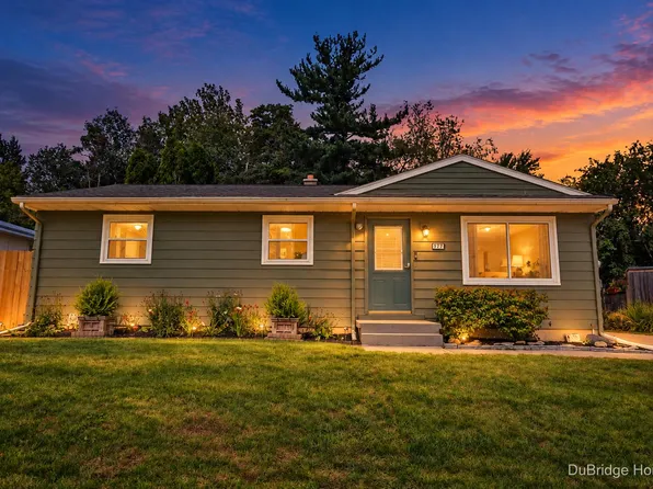 977 Coventry Dr NW, Grand Rapids, MI 49544