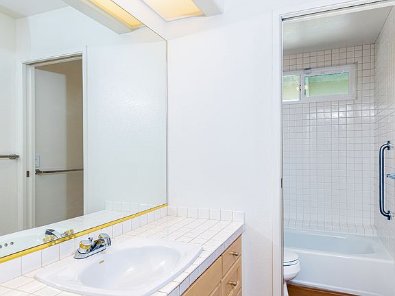 4th image of 95-220 Naaualii Pl