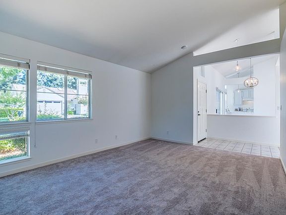 4th image of 1460 Kelly Park Cir