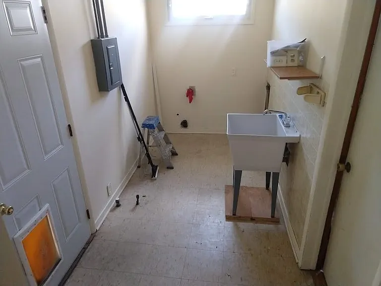 3313 N Locust St — Photo 13