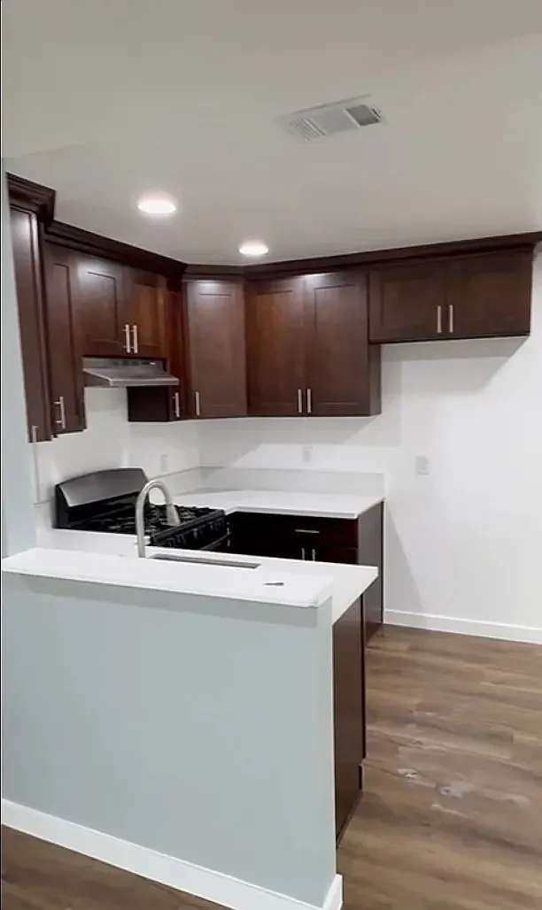 2 bed, 950 sqft, $2,100 — Photo 3